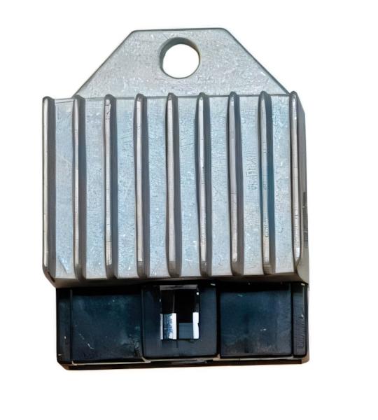 REGOLATORE 12V-DC PROTEZIONE CARICHI PIAGGIO VESPA 50 PRIMAVERA/SPRINT 1D000298
